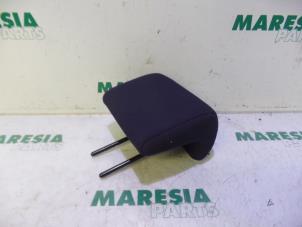 Begagnade Nackstöd Peugeot 1007 (KM) 1.6 GTI,Gentry 16V Pris € 25,00 Marginaltabell erbjuds av Maresia Parts