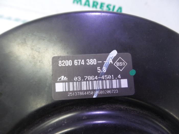 Bromsservo från en Renault Clio III (BR/CR) 1.2 16V 75 2008