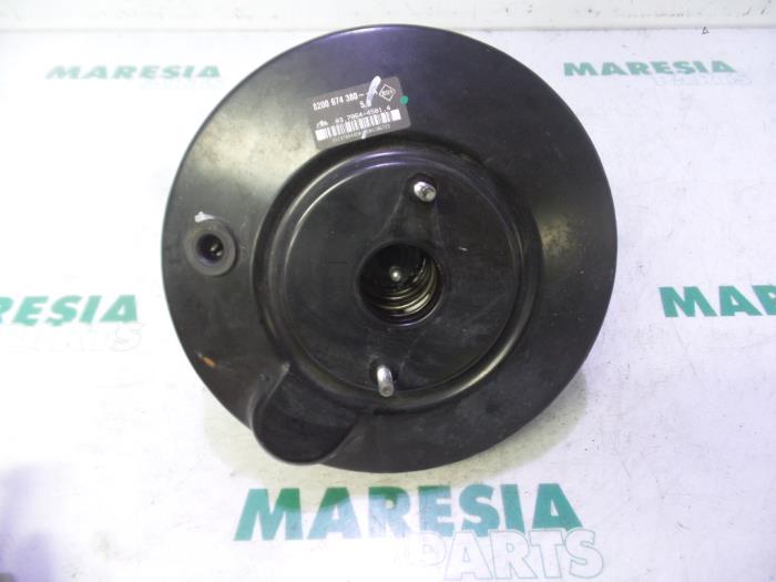 Bromsservo från en Renault Clio III (BR/CR) 1.2 16V 75 2008