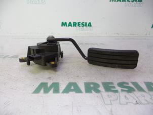 Używane Czujnik polozenia pedalu gazu Renault Scénic II (JM) 1.6 16V Cena € 35,00 Procedura marży oferowane przez Maresia Parts