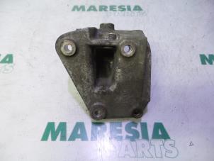 Begagnade Motorfäste Renault Espace (JK) 2.2 dCi 16V Pris € 50,00 Marginaltabell erbjuds av Maresia Parts