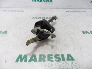 Gebruikte Versnellingsbak Mechaniek Renault Clio III (BR/CR) 1.4 16V Prijs € 25,00 Margeregeling aangeboden door Maresia Parts