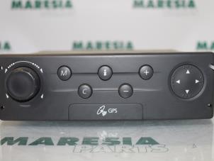 Gebruikte Navigatie Systeem Renault Laguna II (BG) 1.9 dCi 120 Prijs € 105,00 Margeregeling aangeboden door Maresia Parts