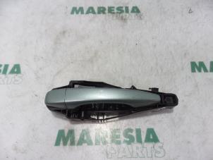 Begagnade Dörrhandtag, 4-dörrars, höger bak Citroen C4 Berline (NC) 1.6 Hdi Pris € 50,00 Marginaltabell erbjuds av Maresia Parts