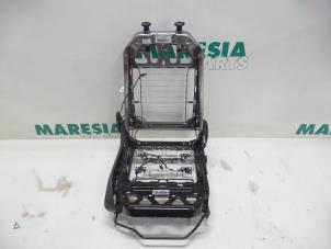 Używane Rama fotela Peugeot 208 I (CA/CC/CK/CL) 1.0 Vti 12V PureTech Cena € 105,00 Procedura marży oferowane przez Maresia Parts