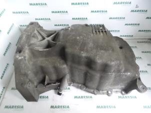 Begagnade Oljetråg Renault Scénic II (JM) 1.6 16V Pris € 40,00 Marginaltabell erbjuds av Maresia Parts