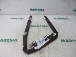 Używane Kurtyna lewa Renault Megane III Coupe (DZ) 1.6 16V Cena € 40,00 Procedura marży oferowane przez Maresia Parts