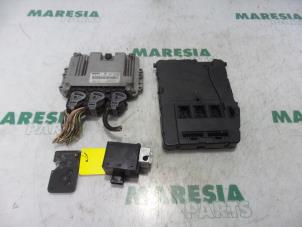 Gebruikte Computer Motormanagement Renault Megane II CC (EM) 1.9 dCi 120 Prijs € 324,99 Margeregeling aangeboden door Maresia Parts