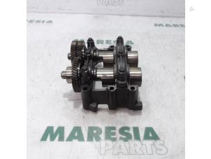 Gebruikte Krukas Renault Espace (JK) 2.0 dCi 16V 150 FAP Prijs € 105,00 Margeregeling aangeboden door Maresia Parts