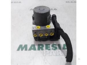 Begagnade ABS-pump Alfa Romeo GT (937) 1.9 JTD 16V Multijet Pris € 80,00 Marginaltabell erbjuds av Maresia Parts
