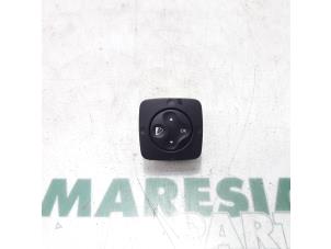 Begagnade Brytare Renault Scénic III (JZ) 1.2 16V TCe 115 Energy Pris € 25,00 Marginaltabell erbjuds av Maresia Parts