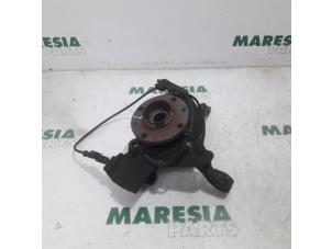 Gebruikte Asschenkel links-voor Lancia Delta (844) 1.6 D Multijet 16V 120 Prijs € 105,00 Margeregeling aangeboden door Maresia Parts