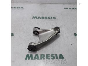 Begagnade Främre övre gaffelben, höger Alfa Romeo GT (937) 1.9 JTD 16V Multijet Pris € 35,00 Marginaltabell erbjuds av Maresia Parts