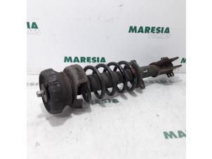 Gebruikte Mac Phersonpoot links-voor Renault Trafic New (FL) 2.0 dCi 16V 90 Prijs € 78,65 Inclusief btw aangeboden door Maresia Parts