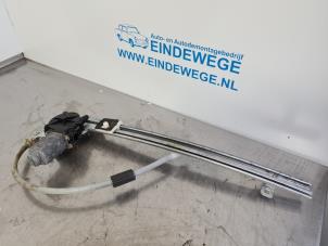 Begagnade Fönstermekanism för bakre dörr, 4-dörrars, höger Renault Laguna II Grandtour (KG) 1.8 16V Pris € 25,00 Marginaltabell erbjuds av Auto- en demontagebedrijf Eindewege