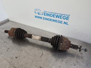 Begagnade Drivaxel, vänster fram Ford Focus C-Max 1.6 TDCi 16V Pris € 40,00 Marginaltabell erbjuds av Auto- en demontagebedrijf Eindewege
