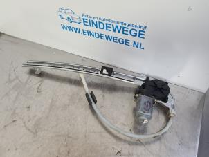 Begagnade Fönstermekanism för bakre dörr, 4-dörrars, vänster Renault Laguna II Grandtour (KG) 1.8 16V Pris € 25,00 Marginaltabell erbjuds av Auto- en demontagebedrijf Eindewege