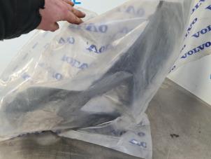 Nya Främre stötfångare, komponent på vänster sida Volvo V40 Cross Country (MZ) Pris € 90,75 Inklusive moms erbjuds av Auto- en demontagebedrijf Eindewege