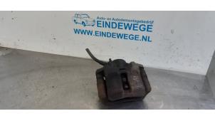 Begagnade Främre bromsok, höger Renault Twingo (C06) 1.2 Pris € 30,00 Marginaltabell erbjuds av Auto- en demontagebedrijf Eindewege