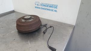 Gebruikte Wiellager achter Renault Clio III Estate/Grandtour (KR) 1.2 16V 75 Prijs € 30,00 Margeregeling aangeboden door Auto- en demontagebedrijf Eindewege