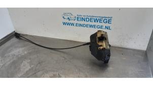 Używane Mechanizm blokady drzwi lewych przednich wersja 4-drzwiowa Renault Scénic II (JM) 2.0 16V Cena € 30,00 Procedura marży oferowane przez Auto- en demontagebedrijf Eindewege