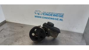 Begagnade Servostyrningspump Ford Mondeo III 2.0 16V Pris € 40,00 Marginaltabell erbjuds av Auto- en demontagebedrijf Eindewege