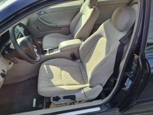 Gebruikte Stoel links Mercedes C Sportcoupé (C203) 2.2 C-220 CDI 16V Prijs € 50,00 Margeregeling aangeboden door Auto- en demontagebedrijf Eindewege