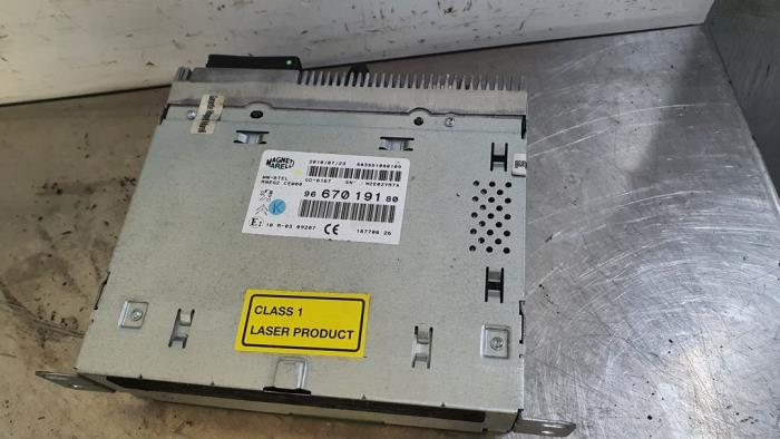 Radio från en Citroën C4 Berline (NC) 1.6 16V VTi 2010