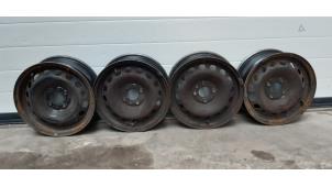 Gebruikte Velgen set Fiat Punto II (188) 1.2 60 S Prijs € 75,00 Margeregeling aangeboden door Auto- en demontagebedrijf Eindewege