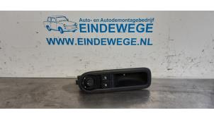 Begagnade Flerfunktionsbrytare, fönster Renault Twingo II (CN) 1.2 16V Pris € 20,00 Marginaltabell erbjuds av Auto- en demontagebedrijf Eindewege