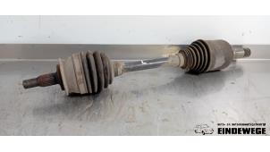 Begagnade Drivaxel, vänster fram Mercedes A (W169) 2.0 A-180 CDI 16V 5-Drs. Pris € 75,00 Marginaltabell erbjuds av Auto- en demontagebedrijf Eindewege