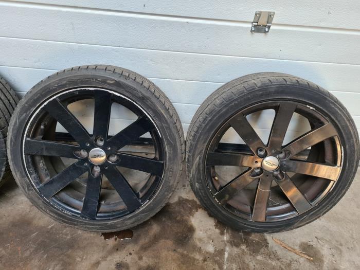 Velgen set + banden van een MINI Mini One/Cooper (R50) 1.6 16V Cooper 2002