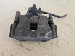 Używane Zacisk hamulcowy lewy przód Mazda 6 Sportbreak (GY19/89) 2.0i 16V Cena € 30,00 Procedura marży oferowane przez Auto- en demontagebedrijf Eindewege