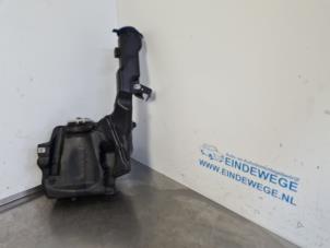 Gebruikte Ruitensproeiertank voor Mercedes C (C204) 1.6 C-180 16V BlueEfficiency Prijs € 30,00 Margeregeling aangeboden door Auto- en demontagebedrijf Eindewege