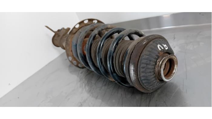 Stötdämparstång, höger fram från en Opel Zafira (M75) 2.2 16V Direct Ecotec 2005