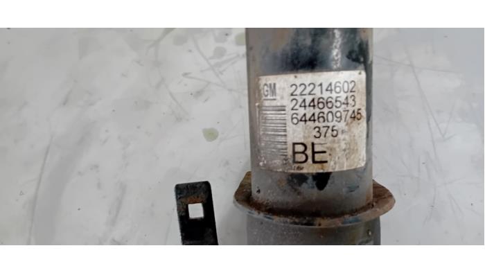 Stötdämparstång, höger fram från en Opel Zafira (M75) 2.2 16V Direct Ecotec 2005