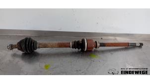 Begagnade Drivaxel, höger fram Peugeot Partner (GC/GF/GG/GJ/GK) 1.6 HDI 90 16V Pris € 35,00 Marginaltabell erbjuds av Auto- en demontagebedrijf Eindewege