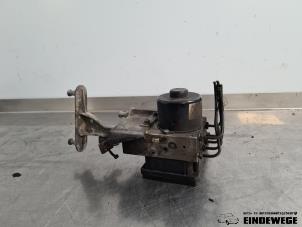 Begagnade ABS-pump Mercedes C (W203) 2.7 C-270 CDI 20V Pris € 100,00 Marginaltabell erbjuds av Auto- en demontagebedrijf Eindewege