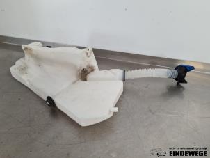 Używane Zbiornik spryskiwacza przód Jaguar F-Pace 2.0 Turbo 16V AWD Cena € 52,50 Procedura marży oferowane przez Auto- en demontagebedrijf Eindewege