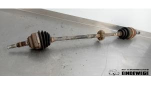 Gebruikte Aandrijfas rechts-voor Opel Zafira (F75) 1.8 16V Prijs € 35,00 Margeregeling aangeboden door Auto- en demontagebedrijf Eindewege