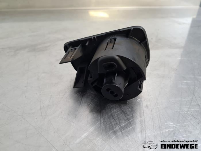 Licht Schakelaar van een Volkswagen Golf VII (AUA) 1.0 TSI 12V BlueMotion 2018