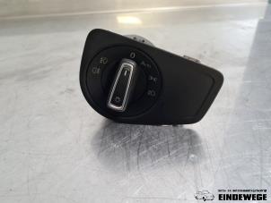 Gebruikte Licht Schakelaar Volkswagen Golf VII (AUA) 1.0 TSI 12V BlueMotion Prijs € 25,00 Margeregeling aangeboden door Auto- en demontagebedrijf Eindewege