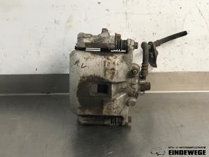 Używane Zacisk hamulcowy prawy przód Honda Accord Tourer (CM/CN) 2.0 i-VTEC 16V Cena € 30,00 Procedura marży oferowane przez Auto- en demontagebedrijf Eindewege