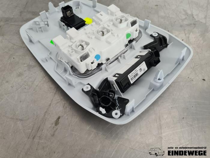 Binnenverlichting voor van een Opel Corsa F (UB/UH/UP) 1.2 12V 75 2020