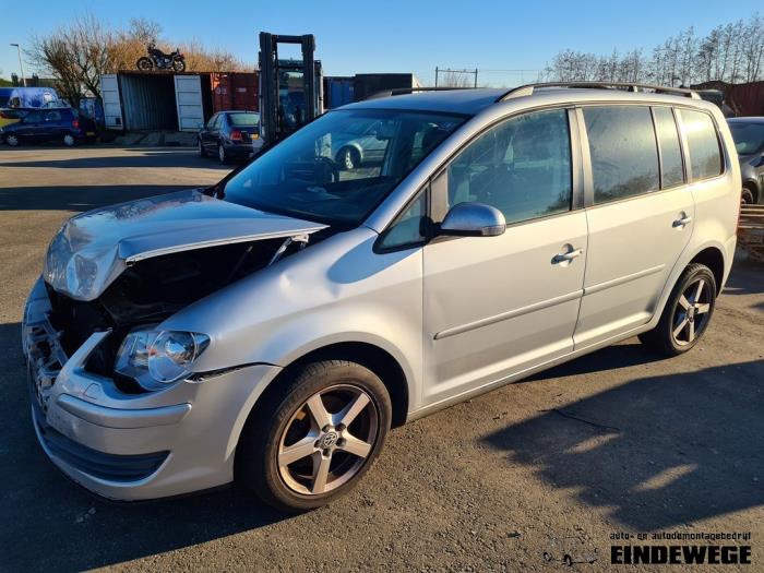 Velgen set + banden van een Volkswagen Touran (1T1/T2) 1.4 16V TSI 140 2007
