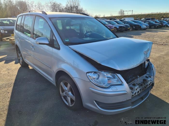 Velgen set + banden van een Volkswagen Touran (1T1/T2) 1.4 16V TSI 140 2007