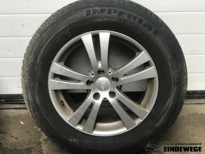 Velgen set + banden van een Dodge Nitro 3.7 STX V6 4x4 Autom. 2007