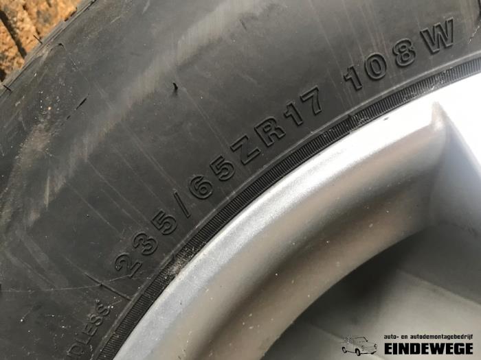 Velgen set + banden van een Dodge Nitro 3.7 STX V6 4x4 Autom. 2007