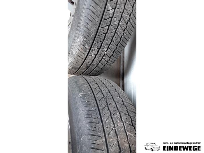 Velgen set + banden van een Chrysler 300 C 3.5 V6 24V 2006