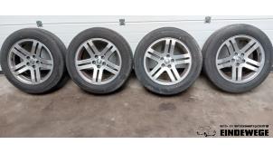 Gebruikte Velgen set + banden Chrysler 300 C 3.5 V6 24V Prijs € 315,00 Margeregeling aangeboden door Auto- en demontagebedrijf Eindewege